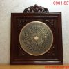 Mặt trống đồng đỏ đúc khung gỗ