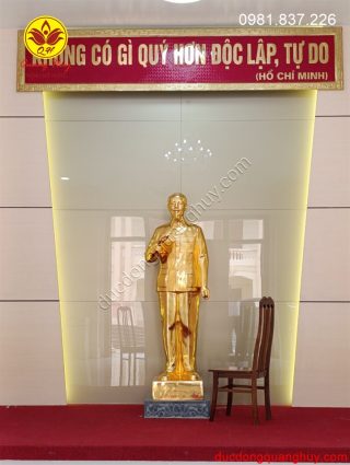 Tượng Bác Hồ Đứng 1m97 dát vàng 9999