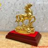 Tượng ngựa mạ vàng sang trọng và cuốn hút